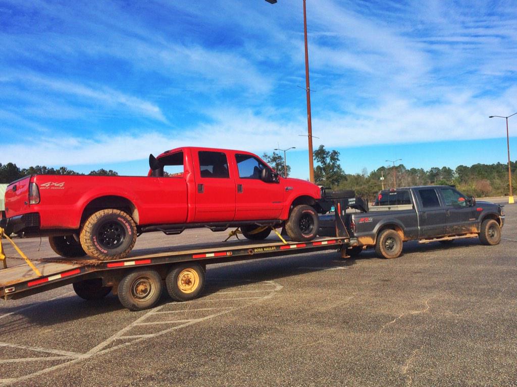 Benjamminout4's tweet photo. Got the project 7.3 truck !!! #squatin #f350 #smokestack #diesel #7point3 @rollincoalclub http://t.co/sGb9GP9Lda