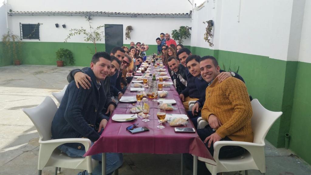 TCJuanma's tweet photo. Reencuentro Generación del 87!! Gran día el de hoy... http://t.co/aMmX2LYciY