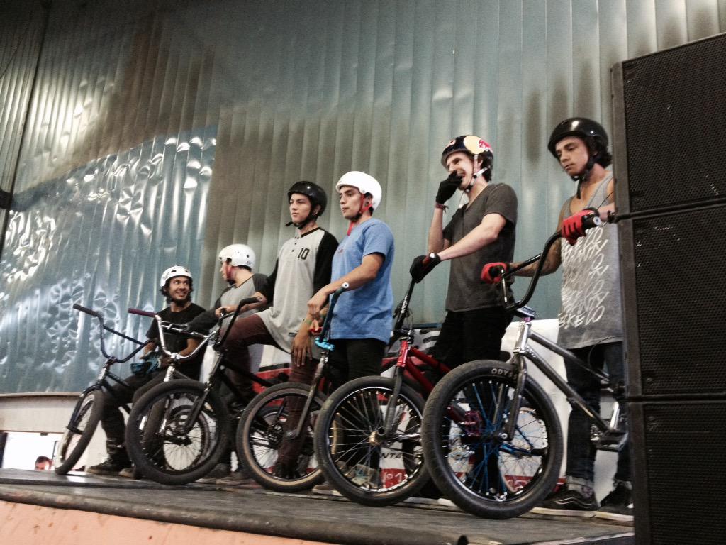 rtmedina5410's tweet photo. "@Oscar_Espana_B: Los riders mas importantes del mundo en la fiesta #AustralBmxContest @Danieldhers @AustralBMX http://t.co/lDPL0nWPEV"