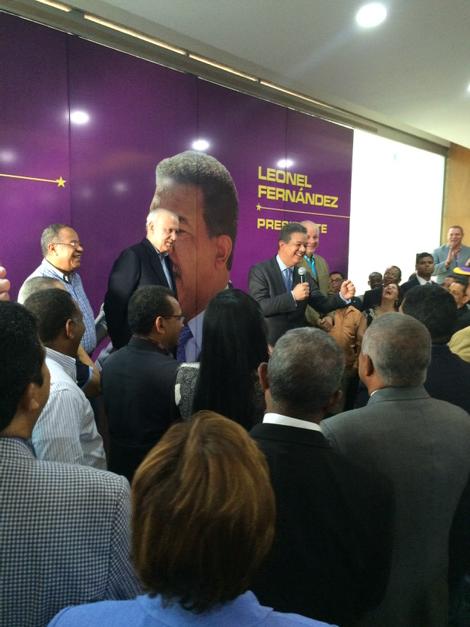 mateoynoa's tweet photo. @LeonelFernandez proclama al visitar su Oficina de campaña "Desde esta oficina política al Palacio Nacional" http://t.co/FfKYXzWJzS