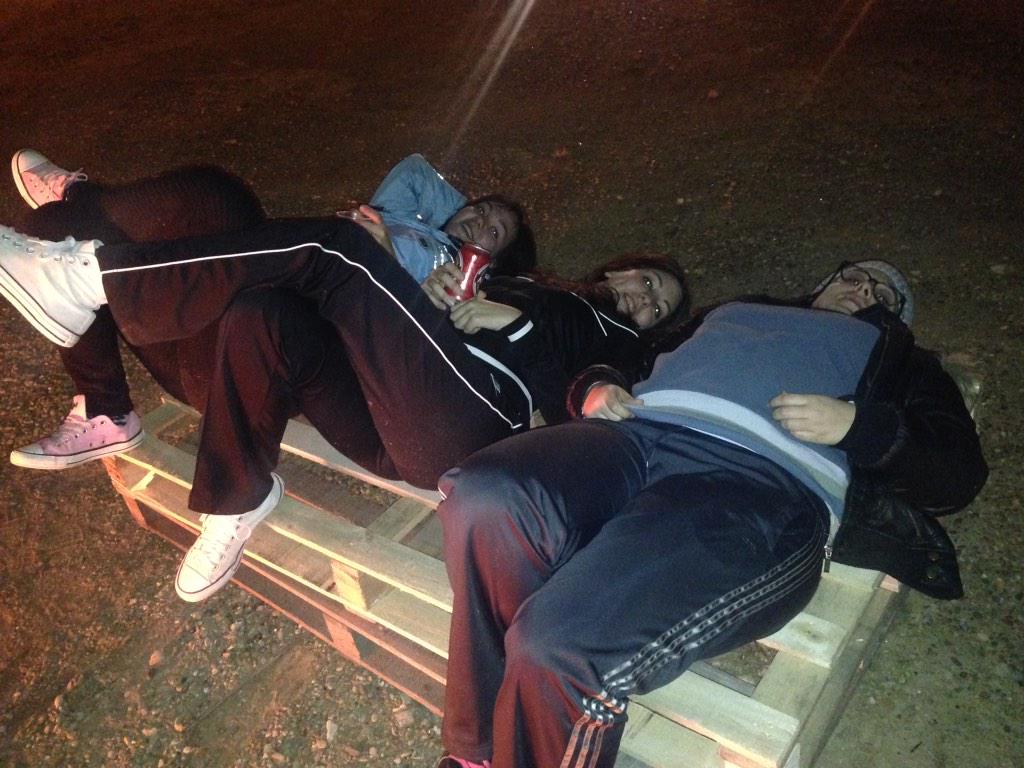 CrisZaldi's tweet photo. Así estamos en la hoguera @anit_86 http://t.co/BFYyqQvRik