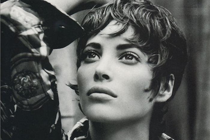 voguemagazine's tweet image. 11 supermodels who went for the extreme short cut: vogue.cm/1yvo26Q