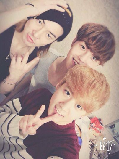 FR_TEENTOP's tweet photo. [RT @wowous]
연습중...

Répétitions ... http://t.co/DbGSnEI5rj