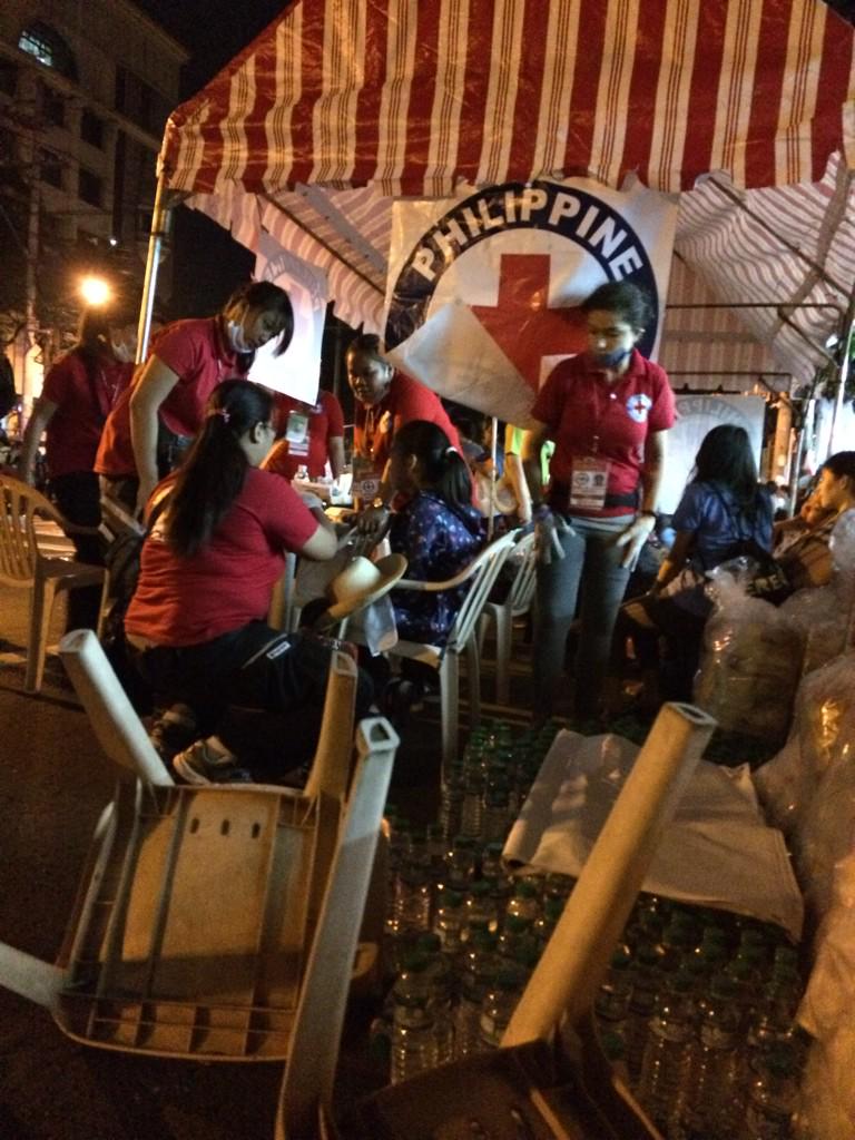 Wynne101's tweet photo. Red Cross assist cases of dizziness, low sugar, etc.among the crowds waiting at UST @InterAksyon http://t.co/3UJnU2I5FS