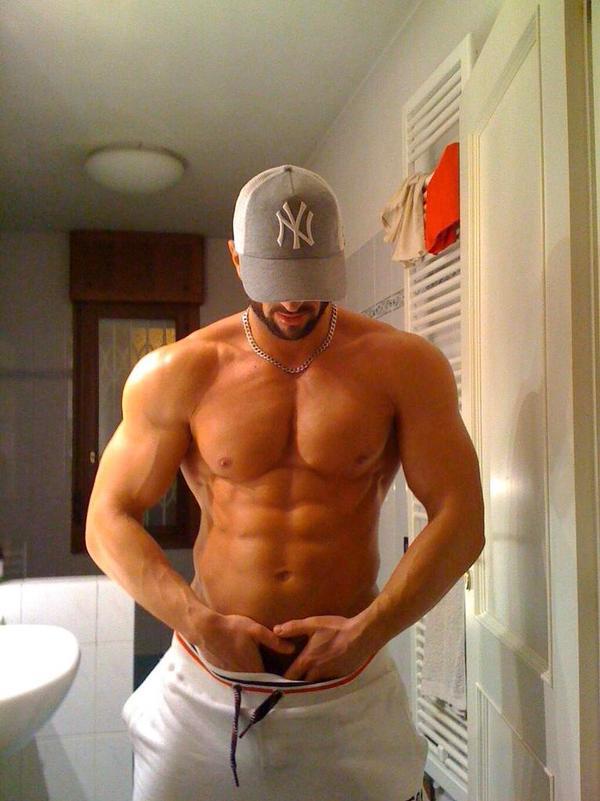 BEARea51's tweet photo. Let me put my hands in there ;) #studlicious #musclsicious #UFFF #scruffy http://t.co/UXxbdhmnzN