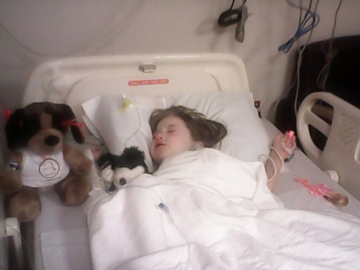 HelpJessicaWalk's tweet image. Jessica had the SDR operation. She is such a brave little girl and we are very proud of her.#stlouischildrenshospital