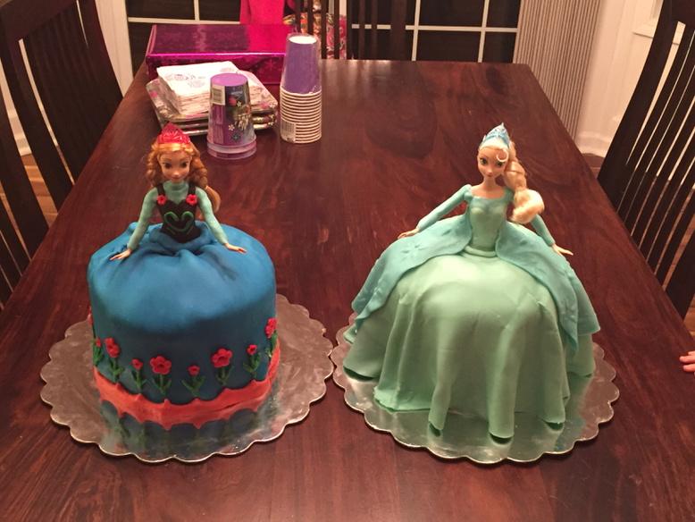 docknotts's tweet image. 2nd cake done and looks awesome.