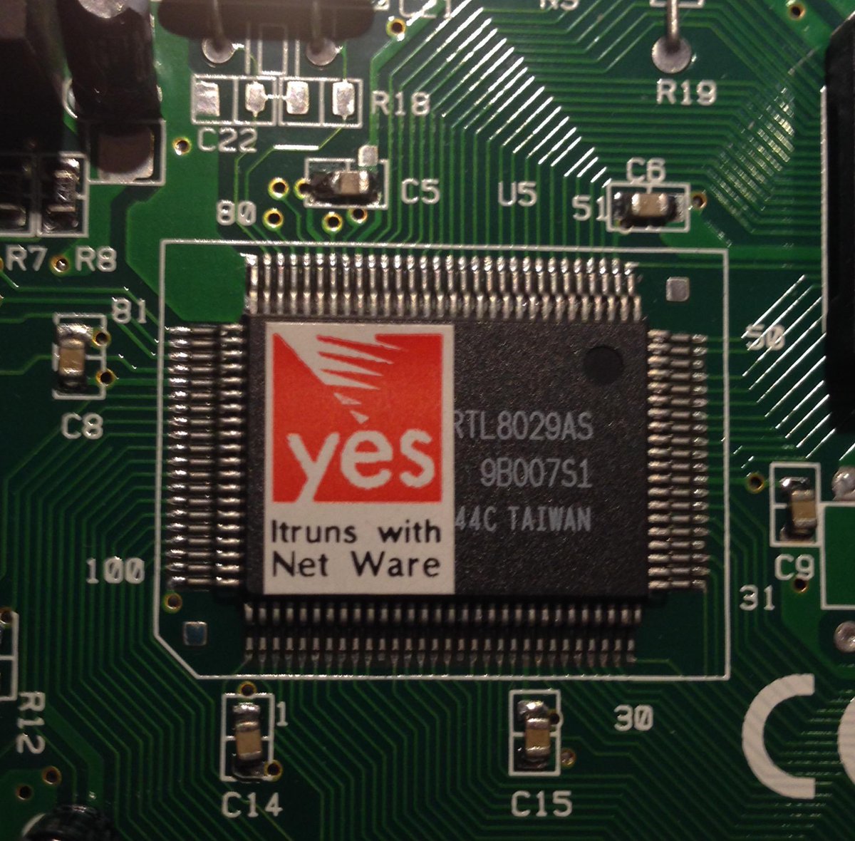 micha06de's tweet image. Aus einer anderen Zeit. “Yes, Itruns with #NetWare” #Novell