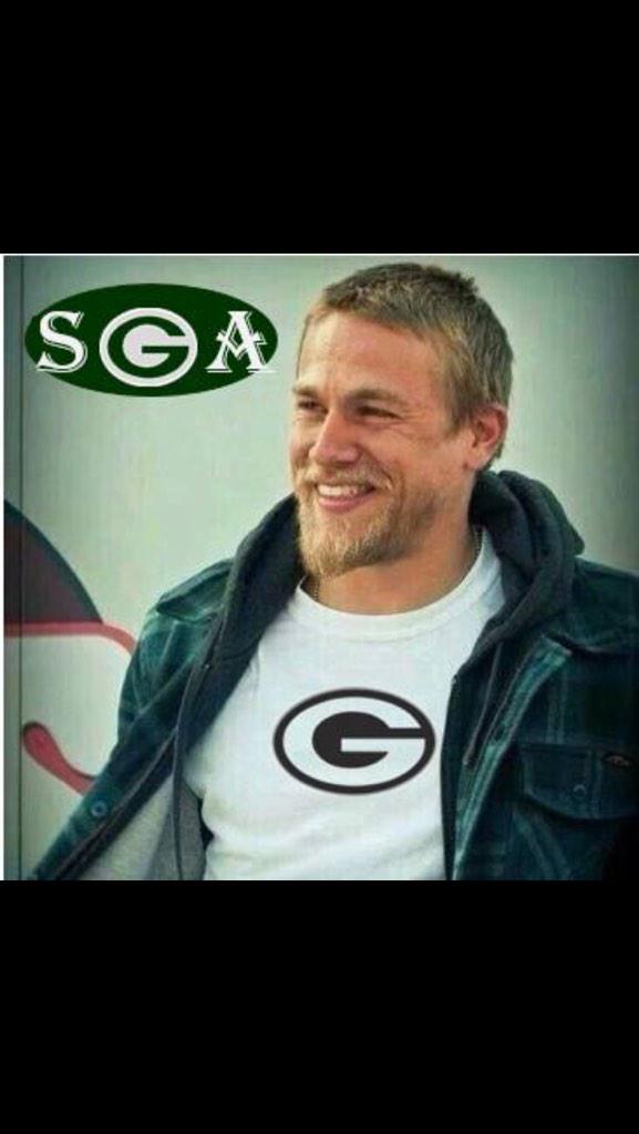 Cal_Fidler's tweet photo. Who knew Jax was a #GreenBayPackers fan! #GoPackGo #SonsOfAnarchy #JaxTeller http://t.co/aVXBGAznTZ