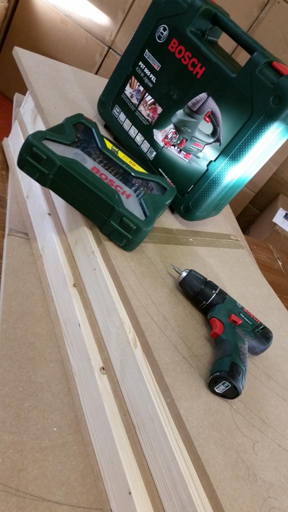 MartinChiffers's tweet photo. @PastryTeamUK #busyweek only 3-4 hours sleep everynight #PastryChef #Photographer #GraphicDesigner now a #carpenter http://t.co/2qLdYpk9uJ