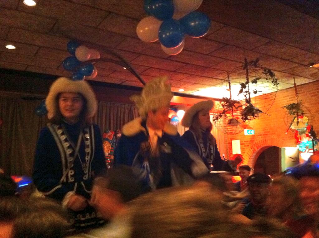 De allerlaatste polonaise voor Prins Mike I <a href="/Maskotters/">Maskotters</a> #aldewievebal #Druutmetdenkèl!