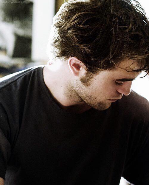 krzpepper's tweet photo. “@hayley2311: "@HayzH: #RobertPattinson you are one of the loveliest men around, don't be shy. Enjoy it x we do x http://t.co/4gxga4veDg"”
