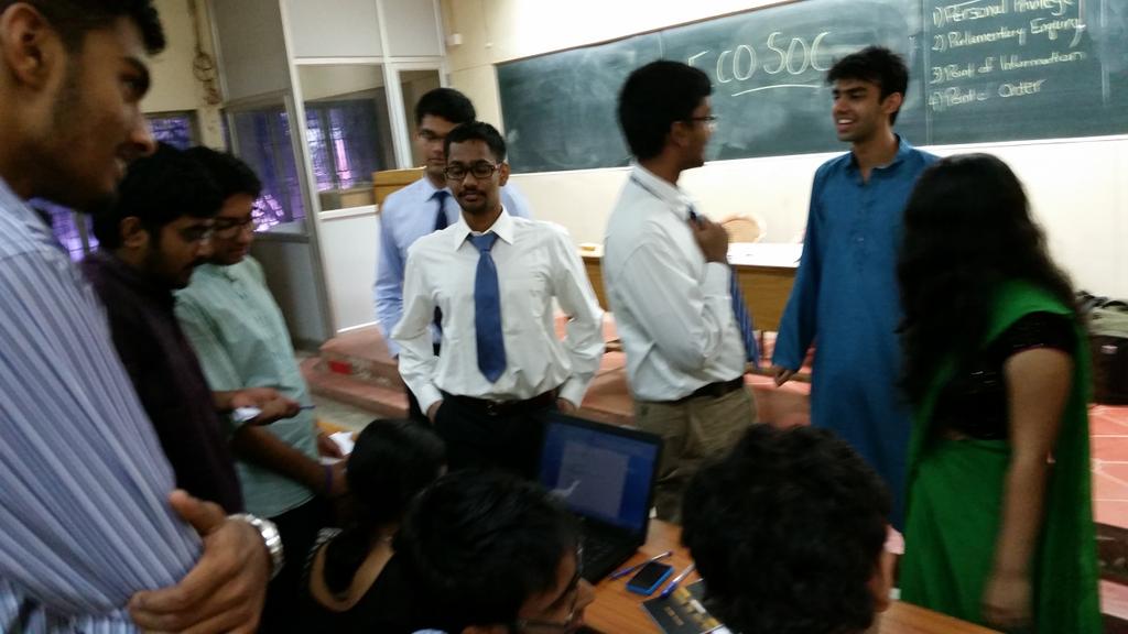 TheOratoryClub's tweet photo. Unmoderated caucus Googles for a sample resolution. #ECOSOC #MiniMUN2015 http://t.co/UXwbrRvVW0