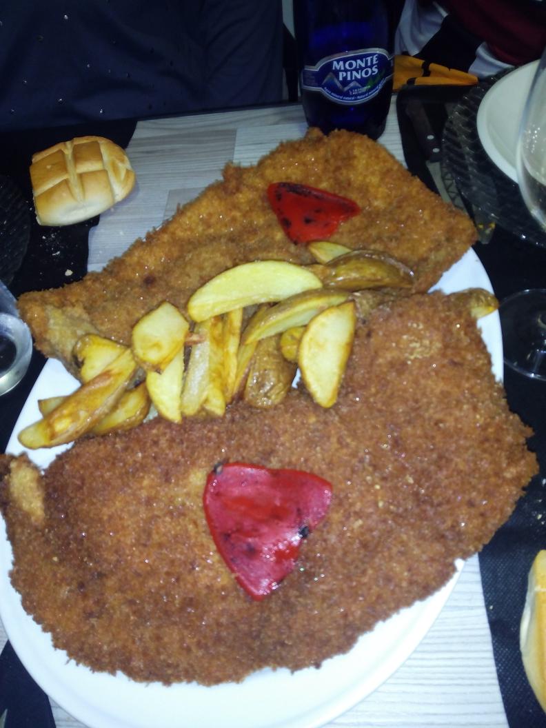 Marichulyy's tweet photo. Una d cachopo rico!! @MARTIX_MART @Chipitina_tania @elisa_jb91 @marina_bp89 #ruben http://t.co/ectLdwTSP6