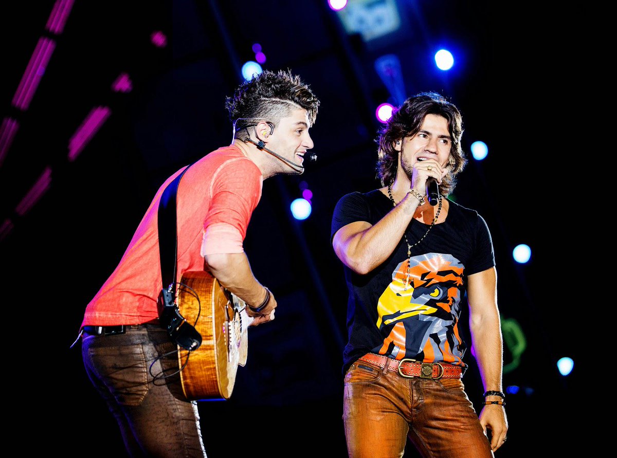 WorldMusicas_'s tweet photo. Eu encontrei a razão
Que faz a gente flutuar
E ter coragem pra se aventurar...♫♫ @munhoz_mariano http://t.co/8pNDmnxjhn