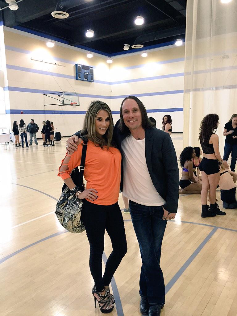 CodyJonesMusic's tweet image. just a couple of Texans shakin things up in LA with @LAKISS_AFL! great seeing you @BJLaflin! #LAKISS