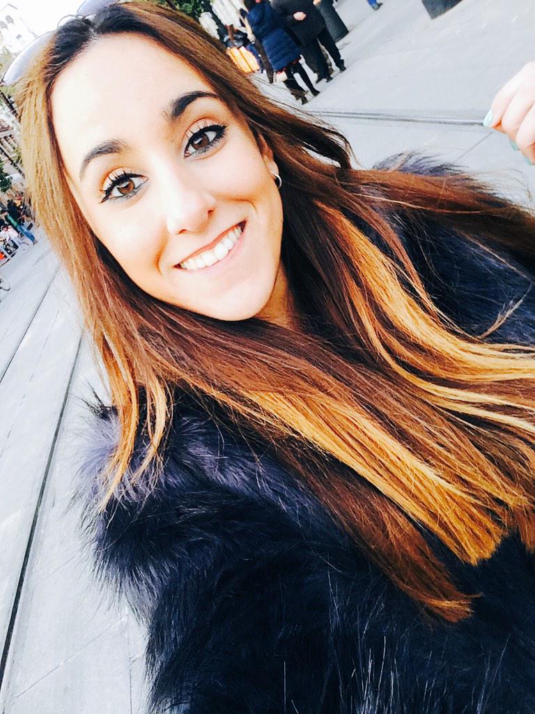 MartaaReeales's tweet photo. Paseitos por mi querida Sevilla que me dan la vida!! 👏💕 Buenas noches. http://t.co/h09T5c6KV8