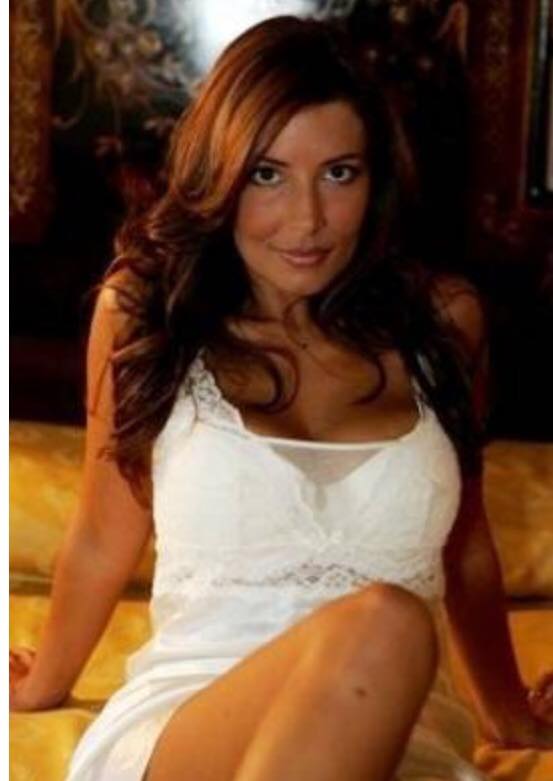 tettarelli's tweet photo. La fidanzata di bova a sanremo solo perché sta co' bova. Io me só fatta pappalardo scanzi giusti dinoi scirea zoff http://t.co/p8DoaI0ySx