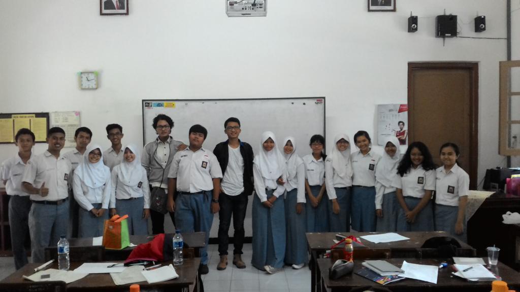 himapolunsoed's tweet photo. Kepsos Himapol at SMA Negeri 1 Purwokerto #StopBullying http://t.co/lGiqGNcfdn