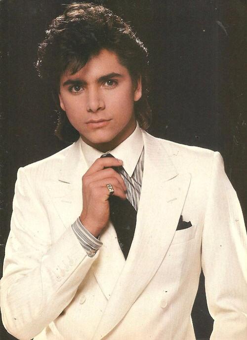 Laurenk83's tweet photo. "@Stamosislife: #waythrowback of the very handsome @JohnStamos http://t.co/tXmBtGkbCi" my favorite pic,wow!😮👌👍😬😍👏🙊😎📷
