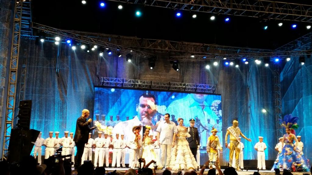 elsanoguerabaq's tweet photo. .@CristyFelfle, entregarte las llaves de Barranquilla simboliza abrir las puertas a la alegría. #MueveBarranquilla http://t.co/D5h0iQCFi5