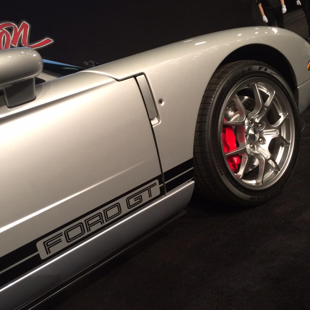 anthonyd_4's tweet photo. โ@Barrett_Jackson: Lot #2508 2005 #Ford GT Serial #003 SOLD! $550k #PratteCollection #BarrettJackson http://t.co/zyhNmZEpUxโ @kobeisxc
