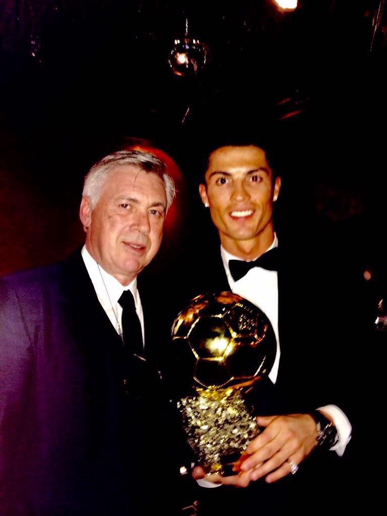 real_pasion's tweet photo. El mejor del mundo con el mejor DT del mundo. #HalaMadridYNadaMas http://t.co/ReWpyD0so0