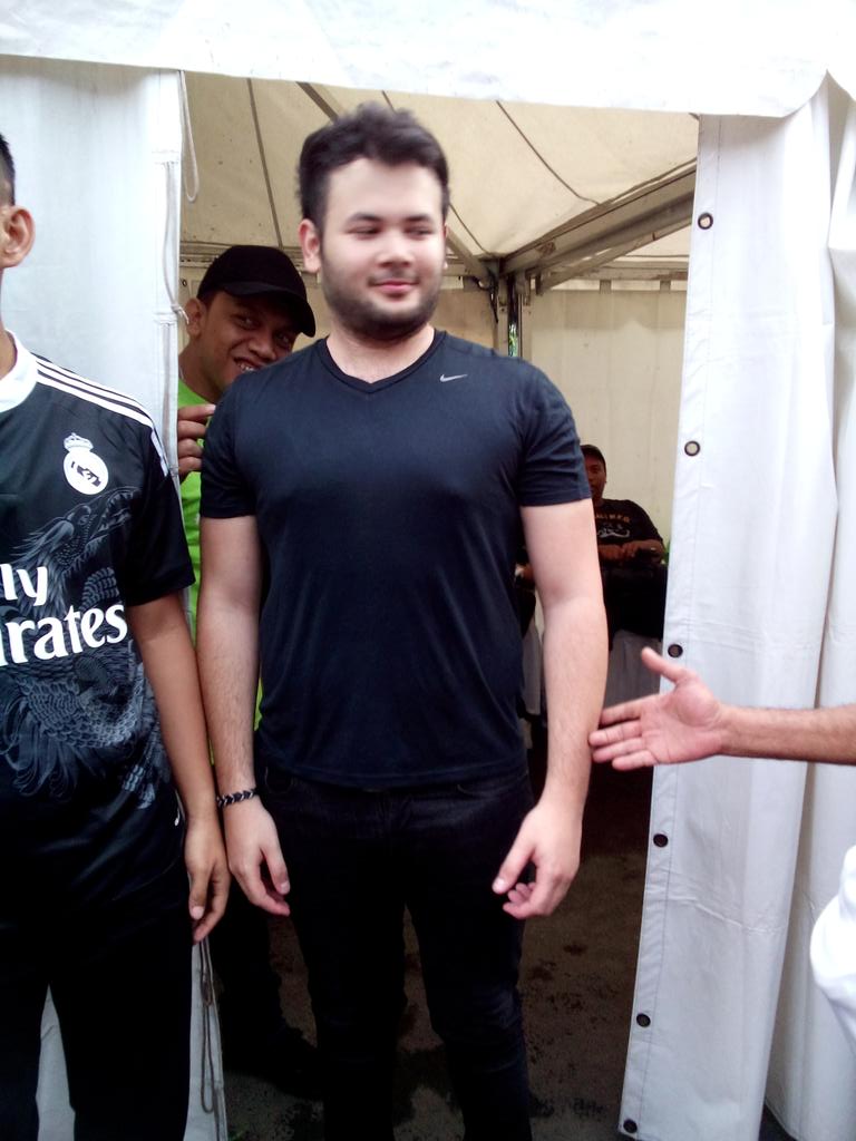 euis_ridho's tweet photo. RT "@Ulfa240511: Pusing byk bgt org @987Genfm #botakin TJ http://t.co/JyS0at6PSV"