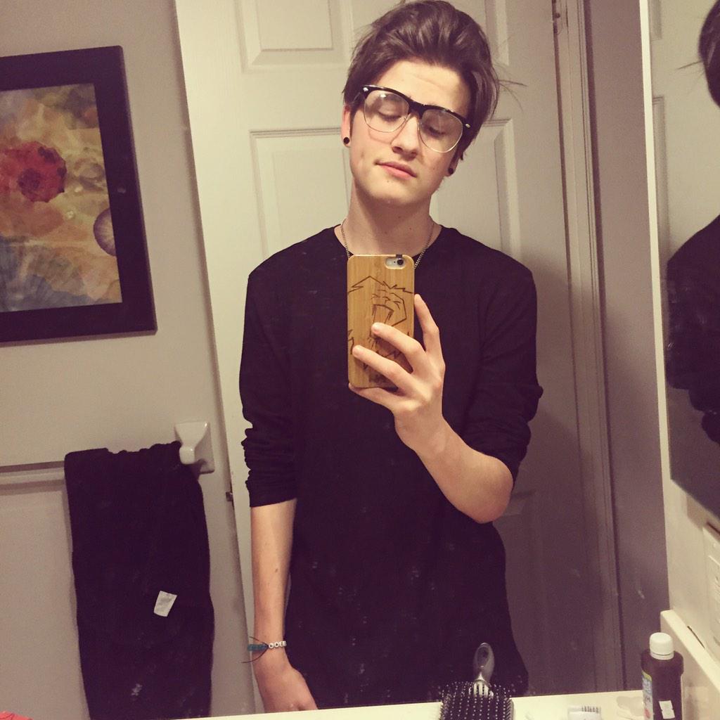 CrawfordCollins's tweet image. RT for a follow!! :)
