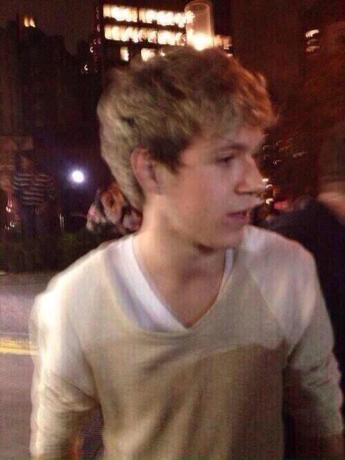 Low Quality Niall On Twitter Yq0i9bouvi 