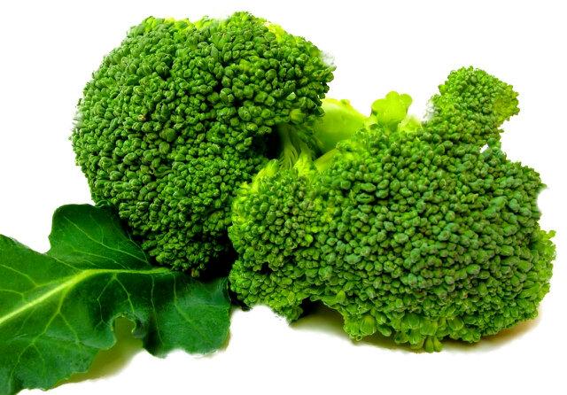 aleexxcordova's tweet photo. El BROCOLI tiene el doble de Vitamina C q la naranja y el doble de calcio q la leche y lo absorbemos mejor.#Comelo http://t.co/Cxn8UBvJeD