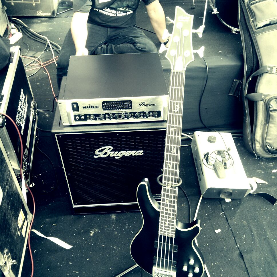 DaengOktav's tweet photo. Preparing Stadion Padjajaran Bogor with @official_edane and rawks my new gear! @Schecter_ID @#bugeraAmp http://t.co/PnKWCSRdfW