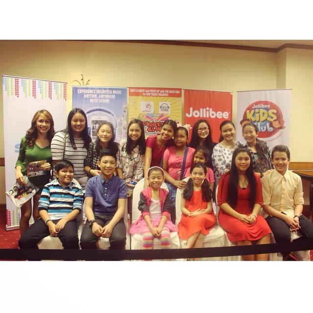 TheVoiceKidsPH's tweet photo. The voice kids all in meet and greet.. 😘❤️😁😍 @darrenespanto1 #darrenespanto #darrenatics @astroplus1 #astroplus1 http://t.co/tiY4011IIl