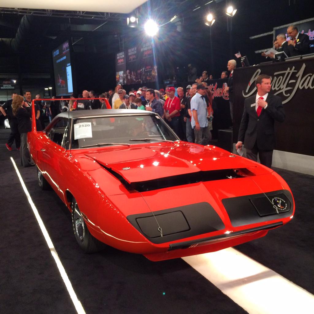 01hendy's tweet photo. "@Barrett_Jackson: #Superbird! Lot #2520 #Plymouth #Hemi SOLD! $300k. #PratteCollection #BarrettJackson http://t.co/VAsIO9DYLZ" dream car