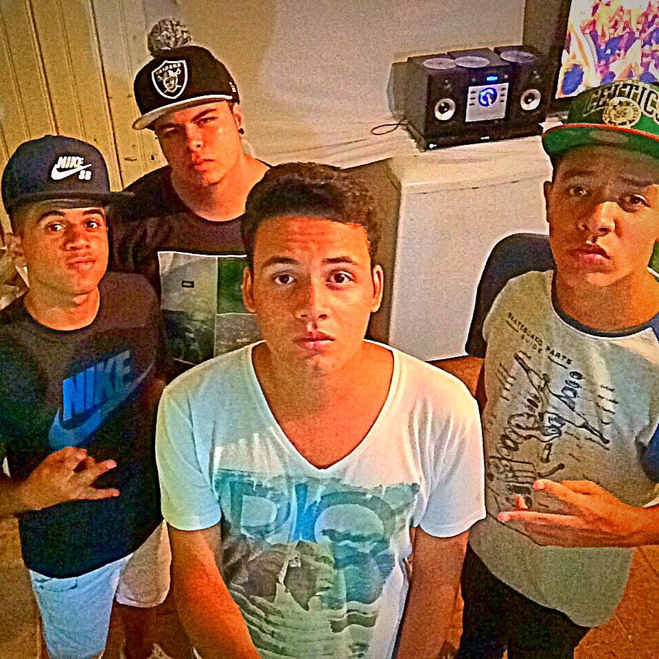 iaesamucca's tweet photo. Tamo juntassoo hahah .. @kaiquezl_ @_MatheusLuiiz #Faneco http://t.co/jmXib3tyVS