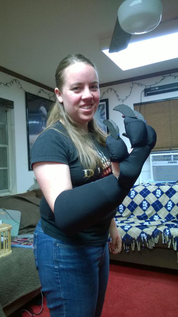 Kazulcosplay's tweet photo. One arm foam work down, the other isn't far behind, grrrrr! #werewolfbuild http://t.co/y6J78mFUQI