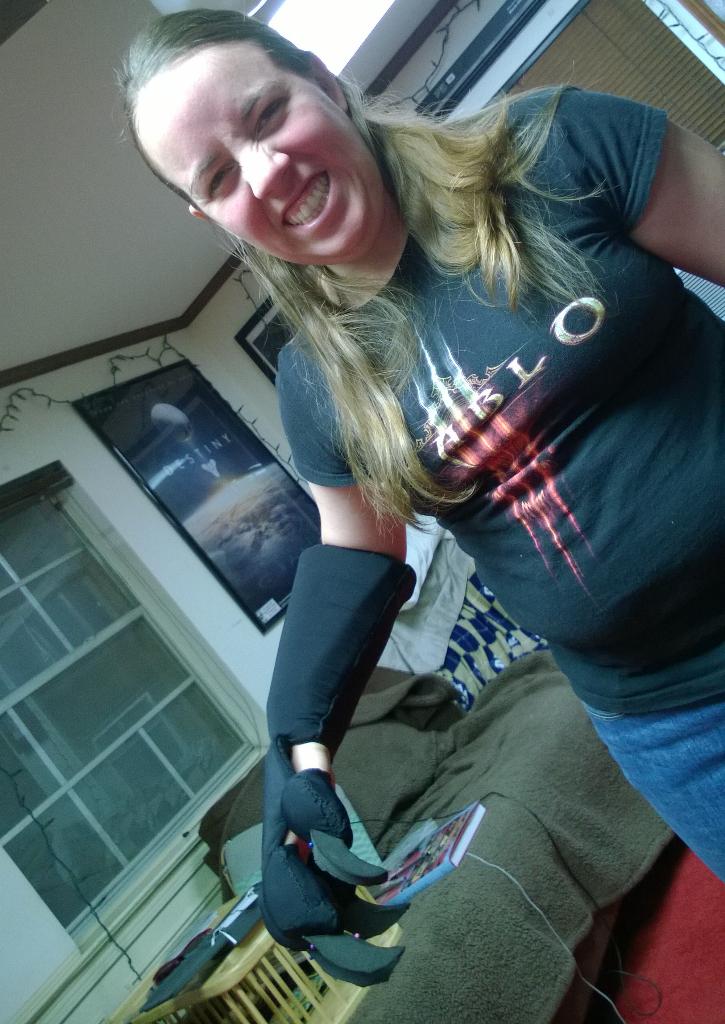 Kazulcosplay's tweet photo. One arm foam work down, the other isn't far behind, grrrrr! #werewolfbuild http://t.co/y6J78mFUQI