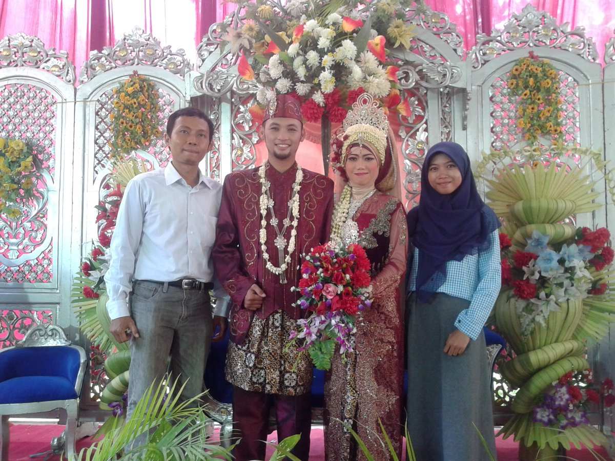 nisakarima's tweet photo. Pasangan kedua dan ketiga @gradiator15 yeay \(^o^)/ http://t.co/KqK5hOMce6