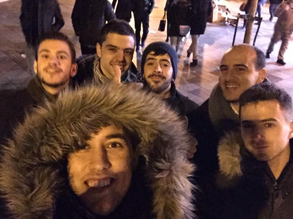 danigavi's tweet photo. Buena noche!!! #LosMillonarios jajaja @Nach_22aker @raul_calzada l @BertoMartin16 @alfre_1992 #corey http://t.co/JMikl5is03