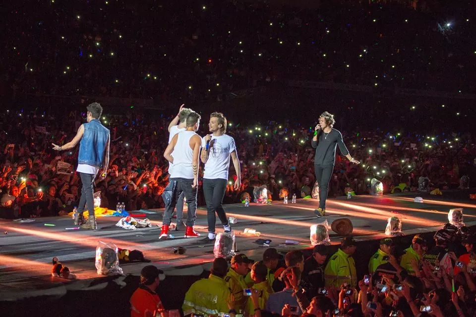 109kaksh's tweet photo. Quiero esto de nuevo. Por favor 🙏 😭❤😍 
#ColombiaWants1DBack http://t.co/53Q7ZTmvaI