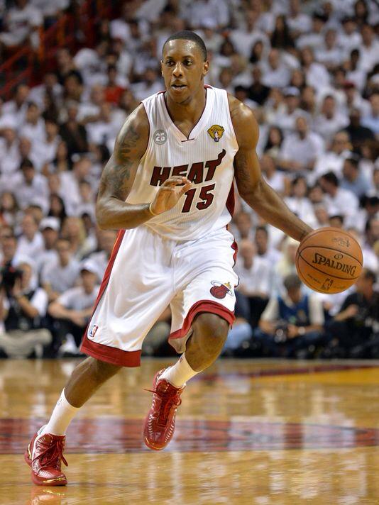 SportBrackets00's tweet image. -Best NBA PG-
Round of 32

RT - Tony Parker

Fav - Mario Chalmers