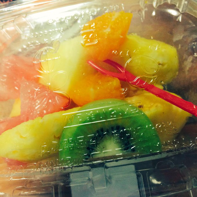 監督さんから差し入れしていただいたフルーツ食べたよ(*^^*) あとふたつで終わり〜！ 頑張るぞ💓 http://t.co/nrQx9M7eF3<a href="/tag/imvery"class="tags"><span>#imvery</span></a>