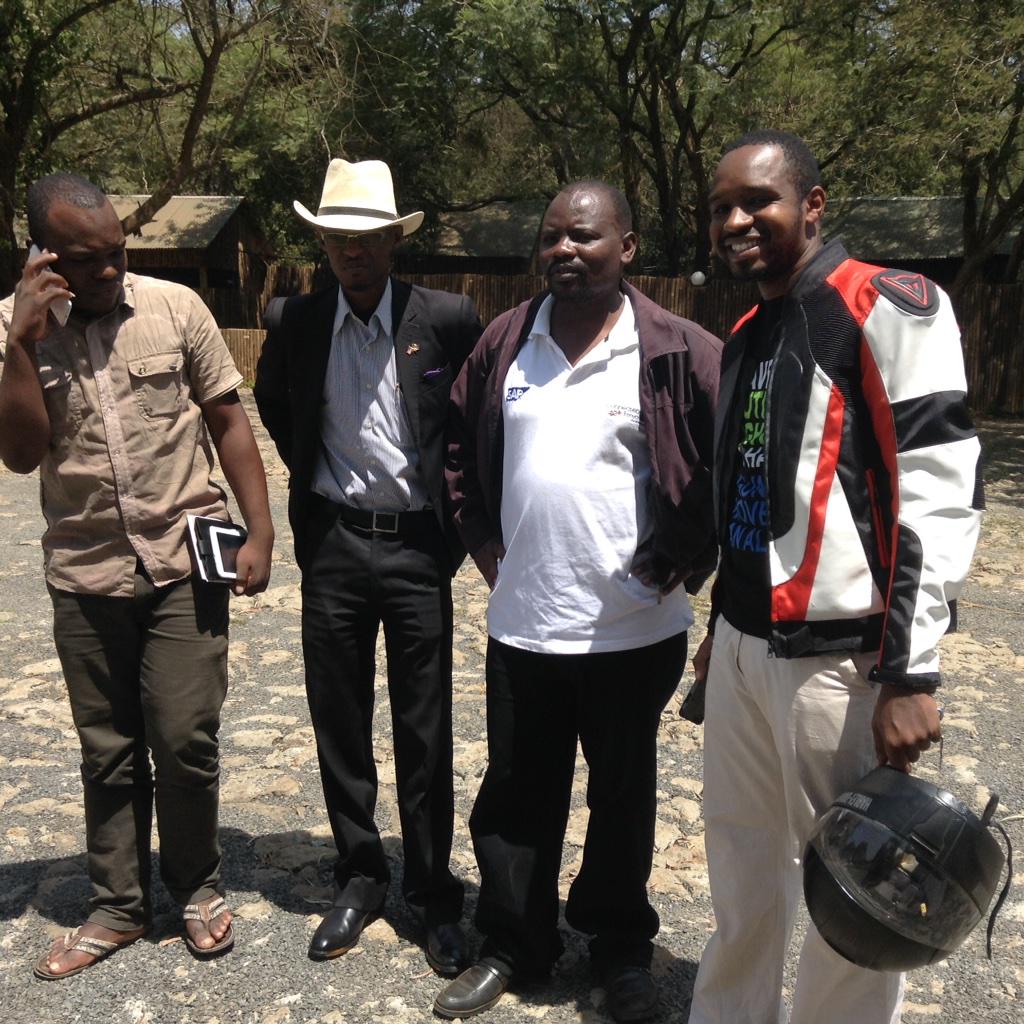 SokoAnalyst's tweet photo. The man @itsmutai is free finally thanks to @Olez @kachwanya @uqweli @bonifacemwangi et al #FreeMutai #iFreeKE http://t.co/8KzDLNYD88