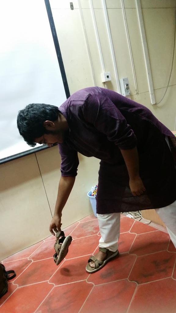 TheOratoryClub's tweet photo. The Delegate of USA resorts to primitive tactics to attack Germany. #SlipperWars #MiniMUN2015 #ECOSOC http://t.co/c6czkSq2Sl