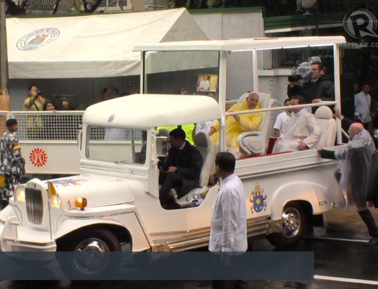 ShowDreamCar's tweet photo. As with any other jeep, pwede ang sabit sa popemobile #PopeF http://t.co/t9V6evUepU http://t.co/oZmsOqxUKE @aidil693zil @ayatoprometeo !