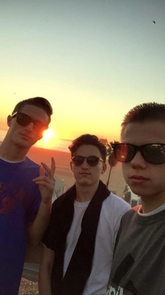 FrampDog2's tweet photo. Happy birthday, cya. #dreamteam #money1/2 http://t.co/3gAcyR3G4b