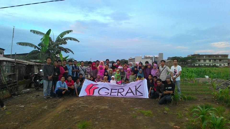 GERAK__'s tweet photo. Foto bersama dengan penghuni Panti Asuhan Nurfatta Waasi http://t.co/N6bOmRGUFv