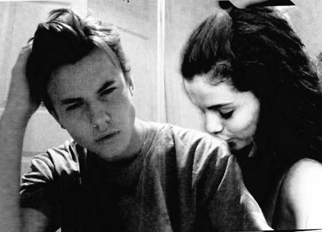 gregoryhar_'s tweet photo. without you i’ll never make it out alive http://t.co/FvF9IVY83T