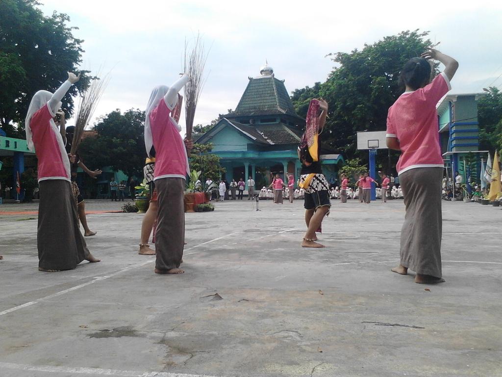 SMADAdancer's tweet photo. HUT 41 @Sman2ngk http://t.co/7Ofi1jvXHP