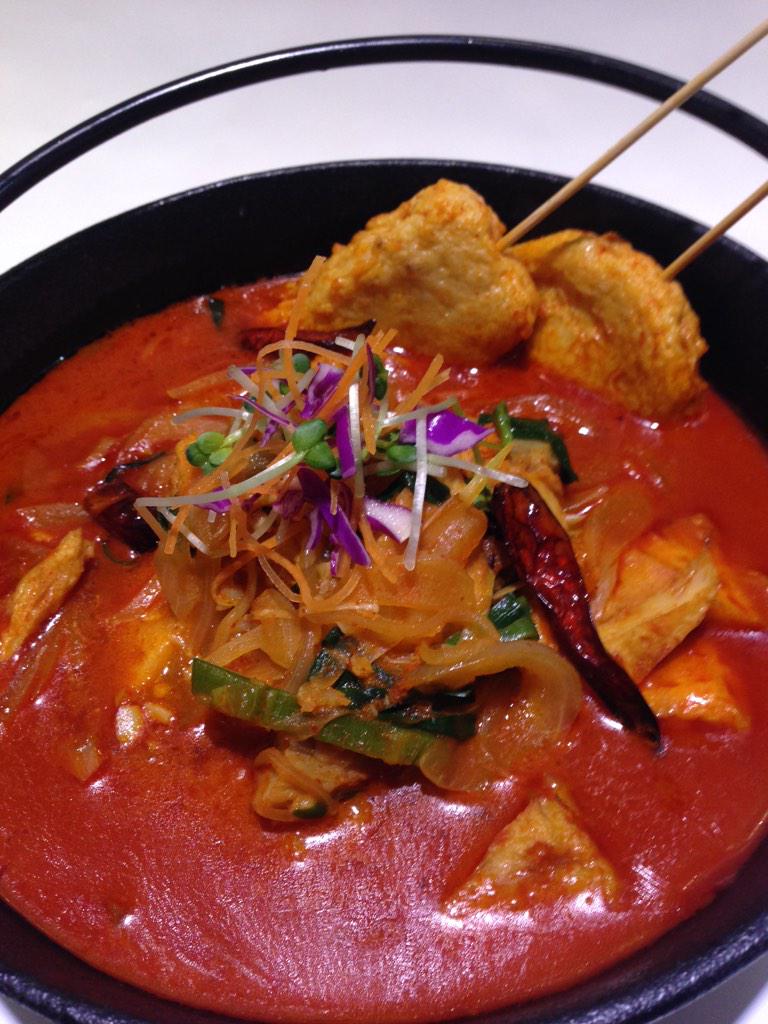 KIMsj1012's tweet photo. 수원역 애경백화점6층 "루이차이"
추워진 날씨만큼 땡기는 얼큰한 맛의 어묵 짬뽕...매콤한 매운자장!!~^^https://t.co/0fjZY26anl http://t.co/gudlozOctZ